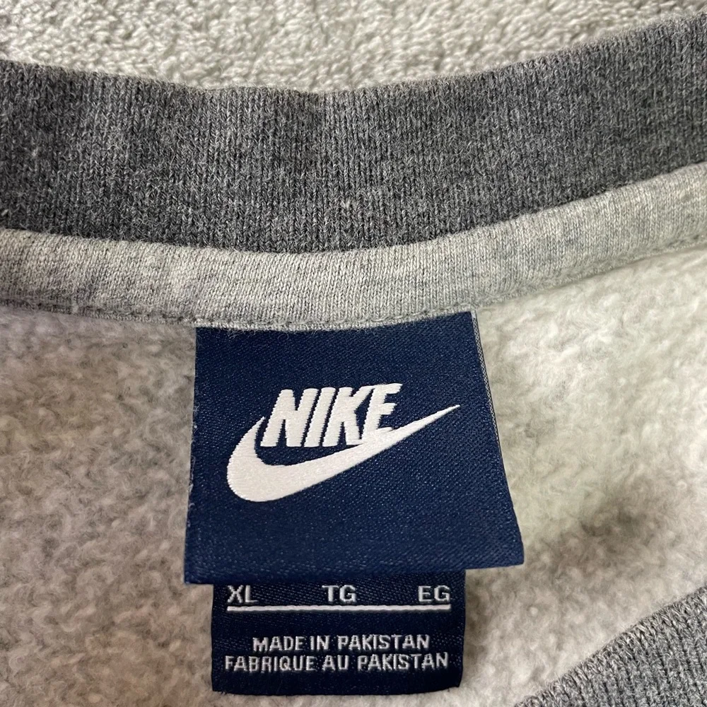 Nike Swoosh Grey Crewneck Sweatshirt Mens XL Embroidered Logo - Picture 4 of 14